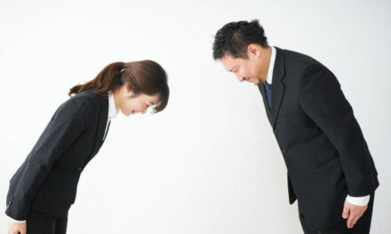 لماذا لا يُصافح اليابانيون؟